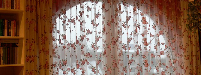 Ein Rosen-Muster für ein romantisches Schlafzimmer