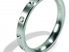 Die Ringe einer Gardinenstange können mit Swarovski auch so aussehen