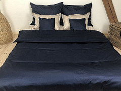 Bettwäsche aus ägyptischer Baumwolle: Marine-Ton für ein ruhiges Schlafzimmer