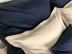 Bettwäsche aus ägyptischer Baumwolle: Marine-Ton für ein ruhiges Schlafzimmer