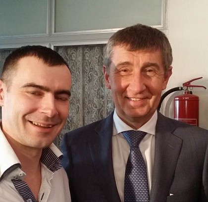 •	Mlžná komora v gymnáziu Opatov s našimi blackoutovými (temnícími) závěsy