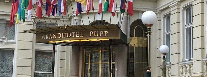 Wo arbeiten wir überall? Jetzt zum Beispiel in dem Grandhotel Pupp.