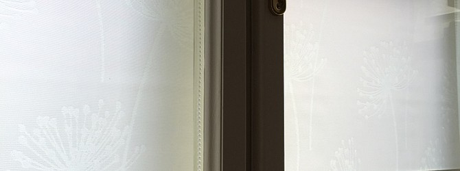 Designer Springrollos als dezente Fensterabschirmung